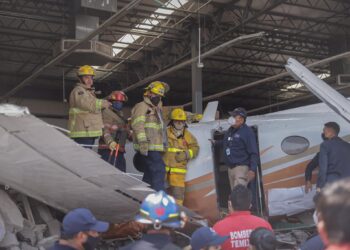 Desplome de aeronave en Aurrerá de Temixco deja tres muertos y 4 heridos