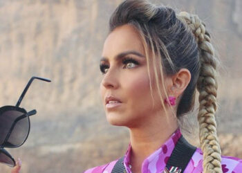 Arremetan contra Karla Díaz por vender suéter de ‘Shein’ a casi el doble del precio