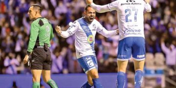 El Puebla salva el invicto; líder del torneo