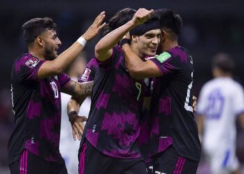 México gana 2-0 a El Salvador y califica al mundial de Qatar
