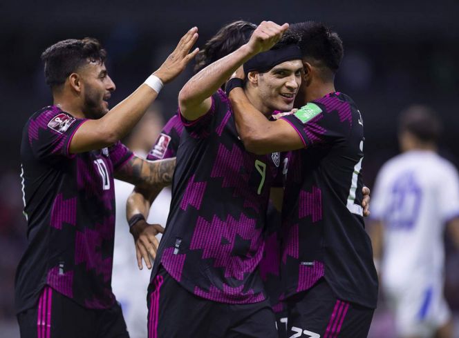 México gana 2-0 a El Salvador y califica al mundial de Qatar