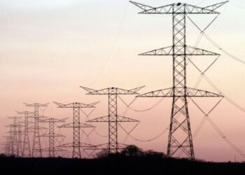 Exige López Obrador a empresas extranjeras respetar la ley