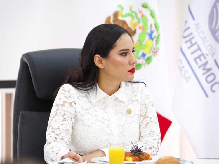 Sandra Cuevas ofrece disculpa pública a los policías que la denunciaron, lo siento dice