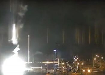 Se registra incendio en planta nuclear de Ucrania tras enfrentamiento con rusos