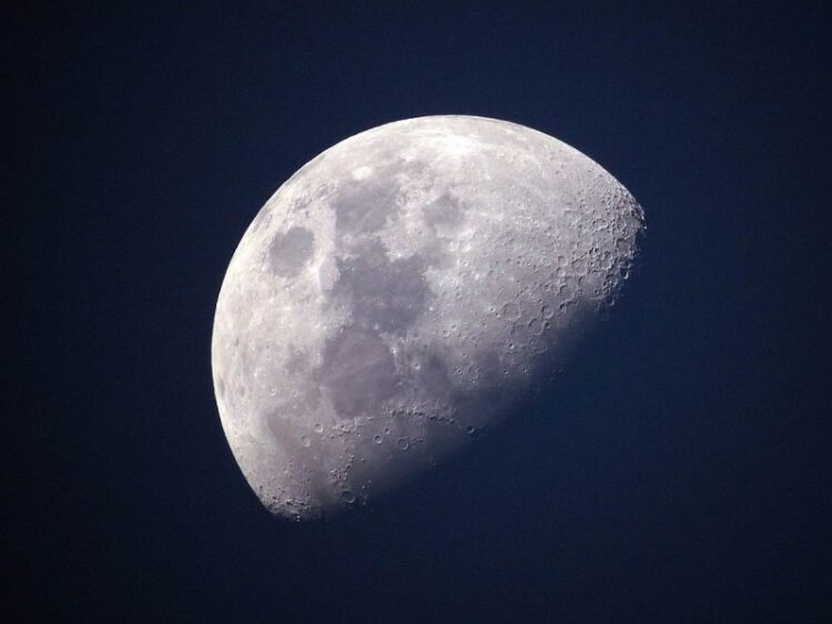 Trozo de cohete impacta en la cara oculta de la Luna