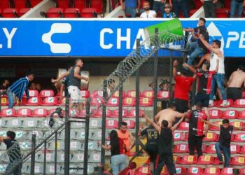 Reportan 22 personas lesionadas tras pelea en estadio Corregidora