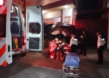 Muere chofer en fatal choque