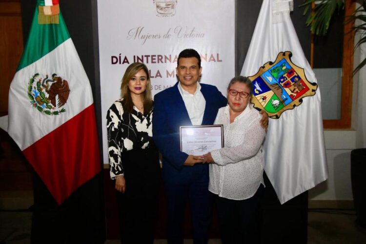 Reconoce Gobierno de Victoria a damas por su entrega en defensa de la Mujer