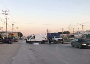 Muere peatón al ser arrollado por auto