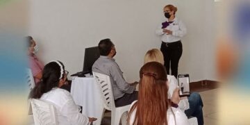 Imparten conferencia “Los Derechos de la Mujer a través del tiempo”