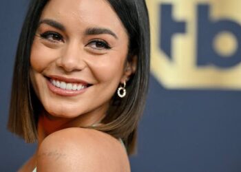 Vanessa Hudgens lució en los SAG Awards 2022