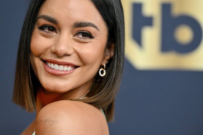 Vanessa Hudgens lució en los SAG Awards 2022