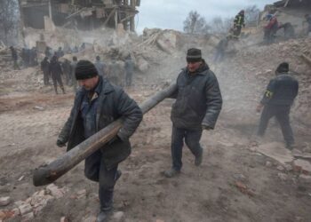 Bombardeo en ciudad ucraniana de Sumy deja al menos 21 muertos