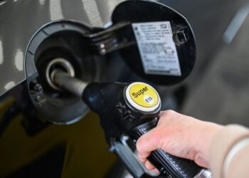 Precio de gasolina registra nuevo récord en EU