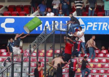 Veto, multa millonaria, inhabilitación…, castigos a Gallos de Querétaro