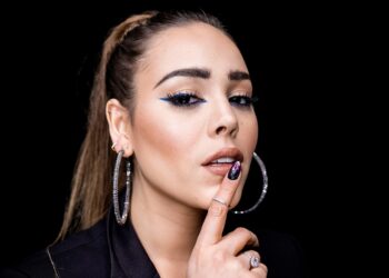Danna Paola y su clave para portar tacones trapecio en tendencia