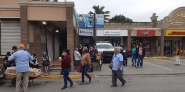 Largas filas se forman en el Banco de Bienestar en Altamira