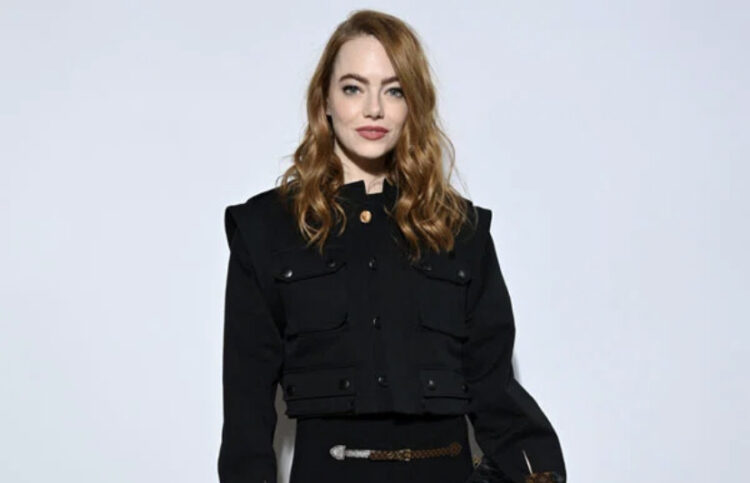 Emma Stone brilla en el desfile de Louis Vuitton y dicen ‘sí’ a vestir de negro en primavera