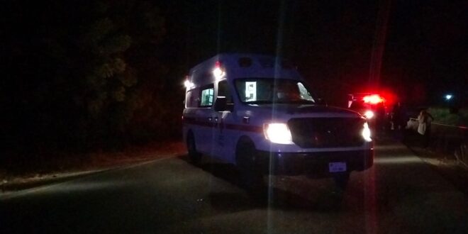 Dejan golpeado y atado a hombre en carretera