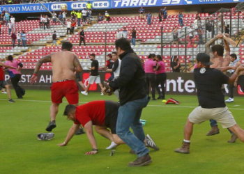 FIFA exige justicia para las víctimas tras pelea campal en La Corregidora