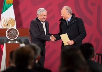 AMLO acusa espionaje de grupos de intereses en el caso de los audios de Gertz Manero