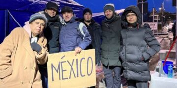 Embajada de México en Ucrania rescata a 18 mexicanos de Kiev