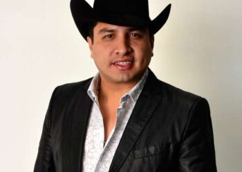 Julión Álvarez celebra 15 años de carrera musical con una misa