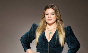 Kelly Clarkson se cambia el nombre