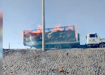 se incendia traila con 2 toneladas de material para reciclar