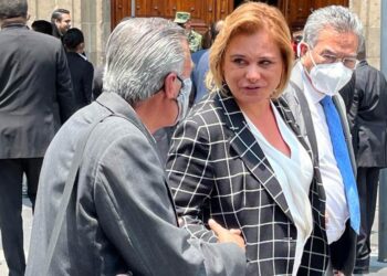 Gobernadores tratan con López Obrador aplicación de cuarta vacuna contra covid