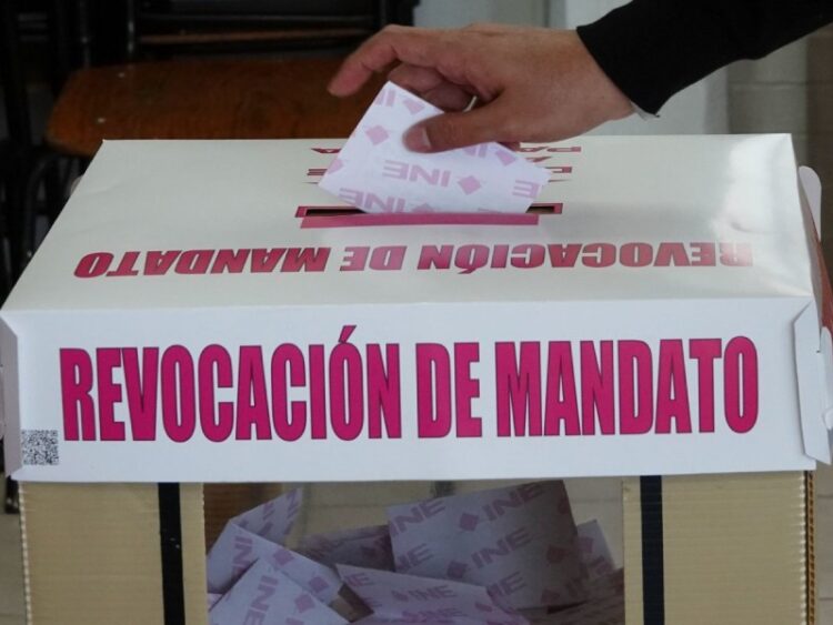 El 92% votó por permanencia de López Obrador en revocación: INE