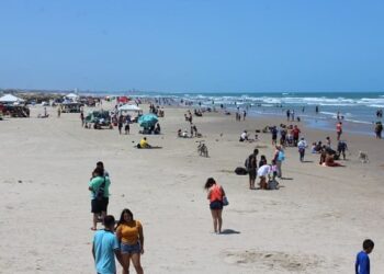 Aumenta afluencia de visitantes en playa Miramar