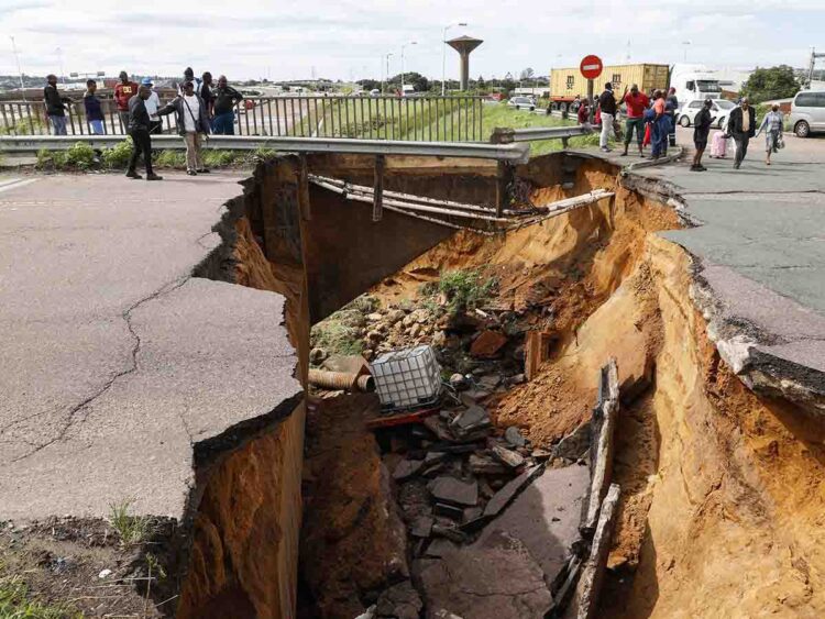 Inundaciones dejan cerca de 60 muertos en Sudáfrica