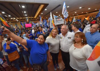 César Verástegui recibe apoyo de grupos ciudadanos en Nuevo Laredo