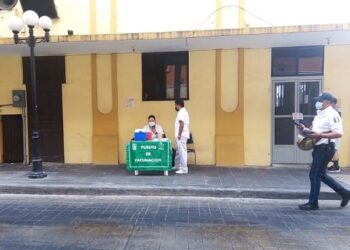 Aplica IMSS vacunación contra Coronavirus a población abierta mayores de 18