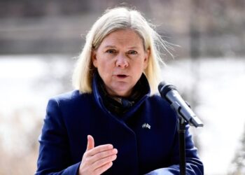 Suecia acuerda unirse a la OTAN; presentará solicitud en junio