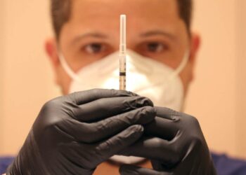 Pfizer proyecta vacuna anticovid ‘multivariante’ para otoño