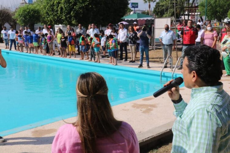 Conviven y disfrutan alcalde de Victoria y esposa con familias victorenses en semana santa