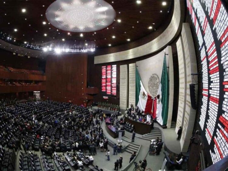 No pasa reforma eléctrica de México; Morena no alcanza mayoría calificada