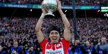 Erick Gutiérrez y el PSV ganan final de Copa al Ajax en Holanda