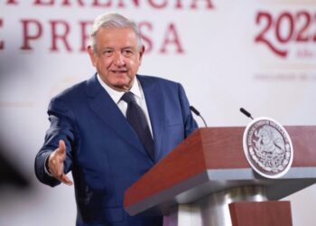 AMLO acusa de traidores a diputados que respaldaron a saqueadores de electricidad