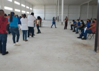 Acercan vacunación contra COVID a obreros de maquiladoras del Parque Las Ventanas