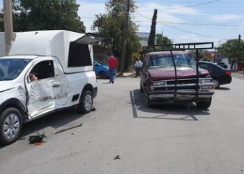 Dos lesionados en aparatoso choque