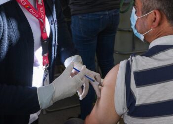 Por Ómicron cada año serían necesarias dosis de refuerzo contra covid