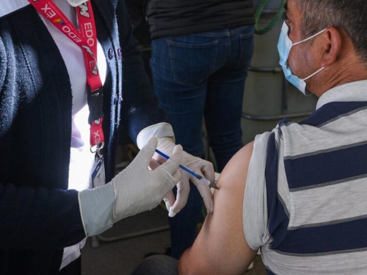 Por Ómicron cada año serían necesarias dosis de refuerzo contra covid