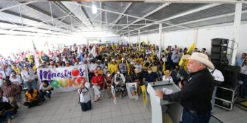 Ofrece Verástegui agua y apoyos al campo en Miquihuana