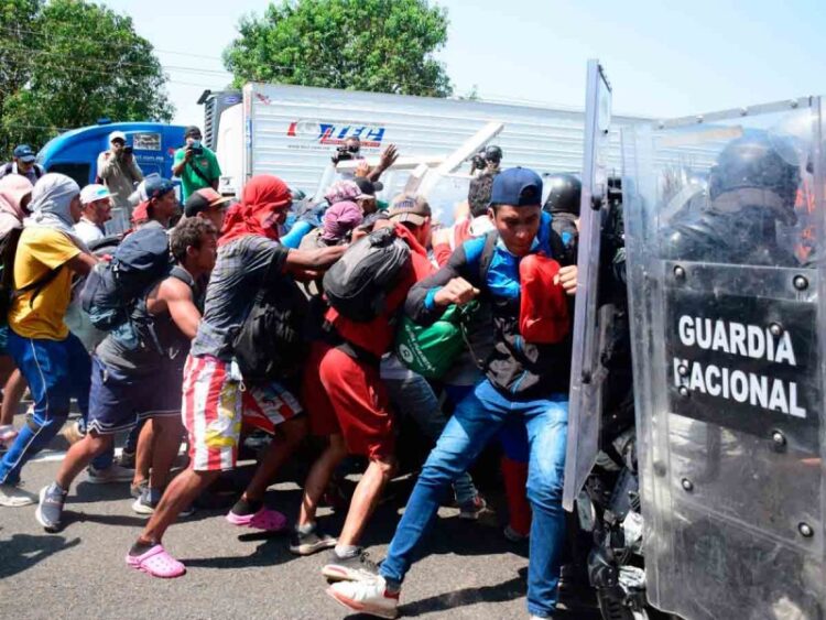 Aseguran a migrantes en una segunda contención de la Guardia Nacional y del INM