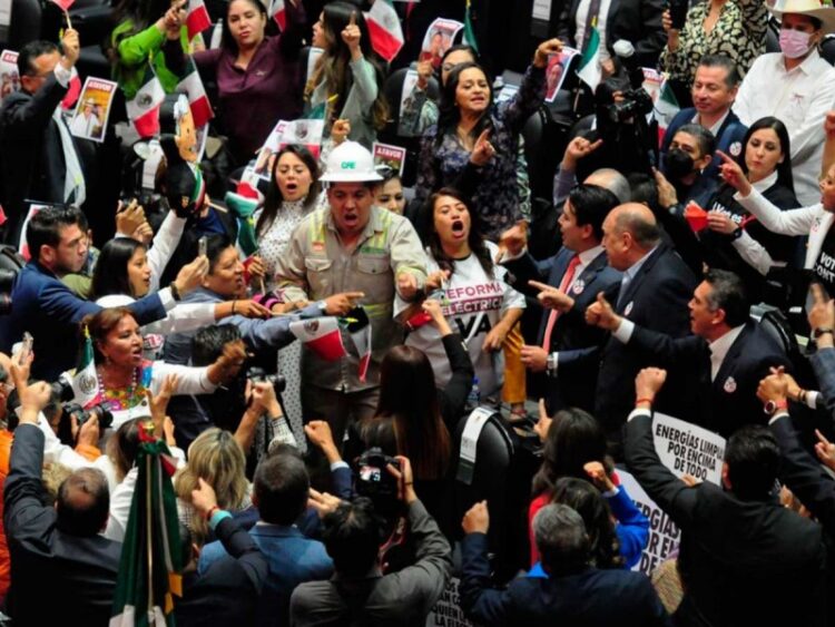 Pide presidente en San Lázaro a legisladores serenarse y frenar amenazas
