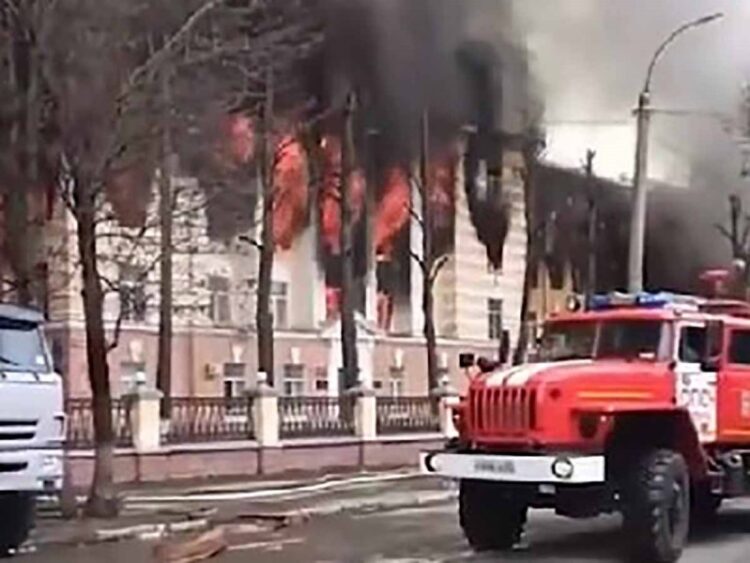 Se incendia instituto militar en Rusia; reportan seis muertos