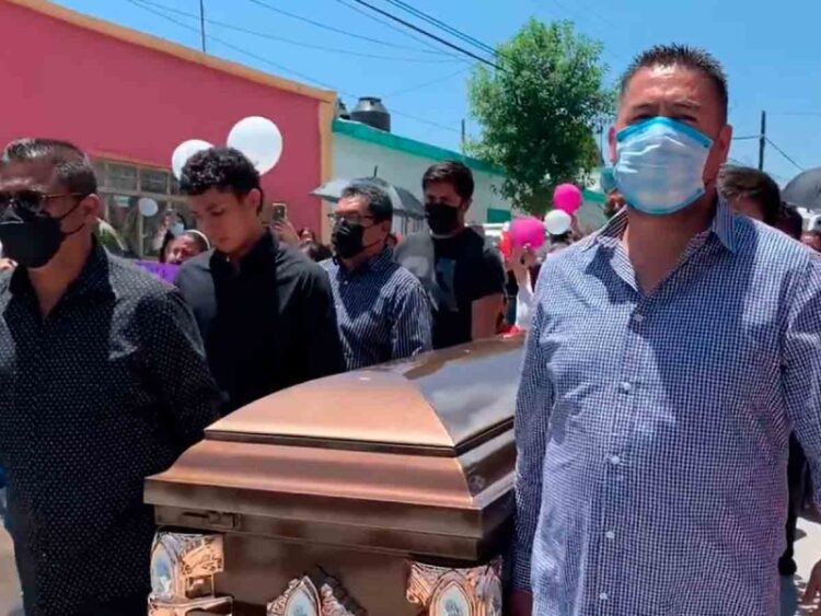Familiares y amigos dan último adiós a Debanhi en Galeana, Nuevo León